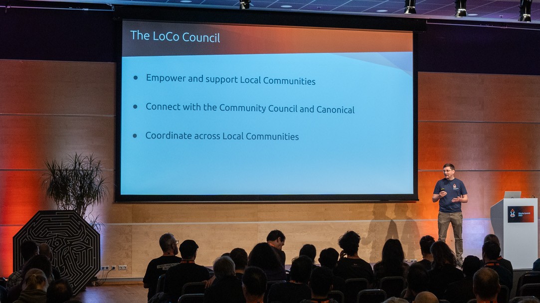 Merlijn promoting the LoCo Council elections at the summit